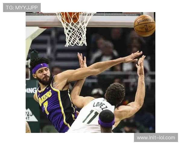 联合主赛现血腥场面：马达莱纳肘击打开马哈切夫眉骨